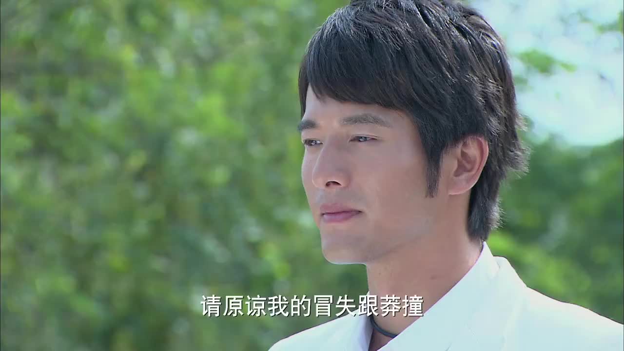 海岛救护队盛楠和花少彦来墓地看望花少彦的母亲盛楠即将离开