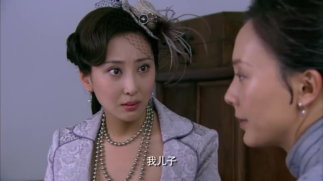 胖丫得知五姨太就是铁梨花竟以为可以找到鸳鸯枕想多了