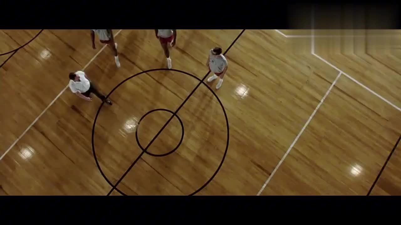 光荣之路:篮球队员一个漂亮的背后运球,被教练狂喷,花里胡哨