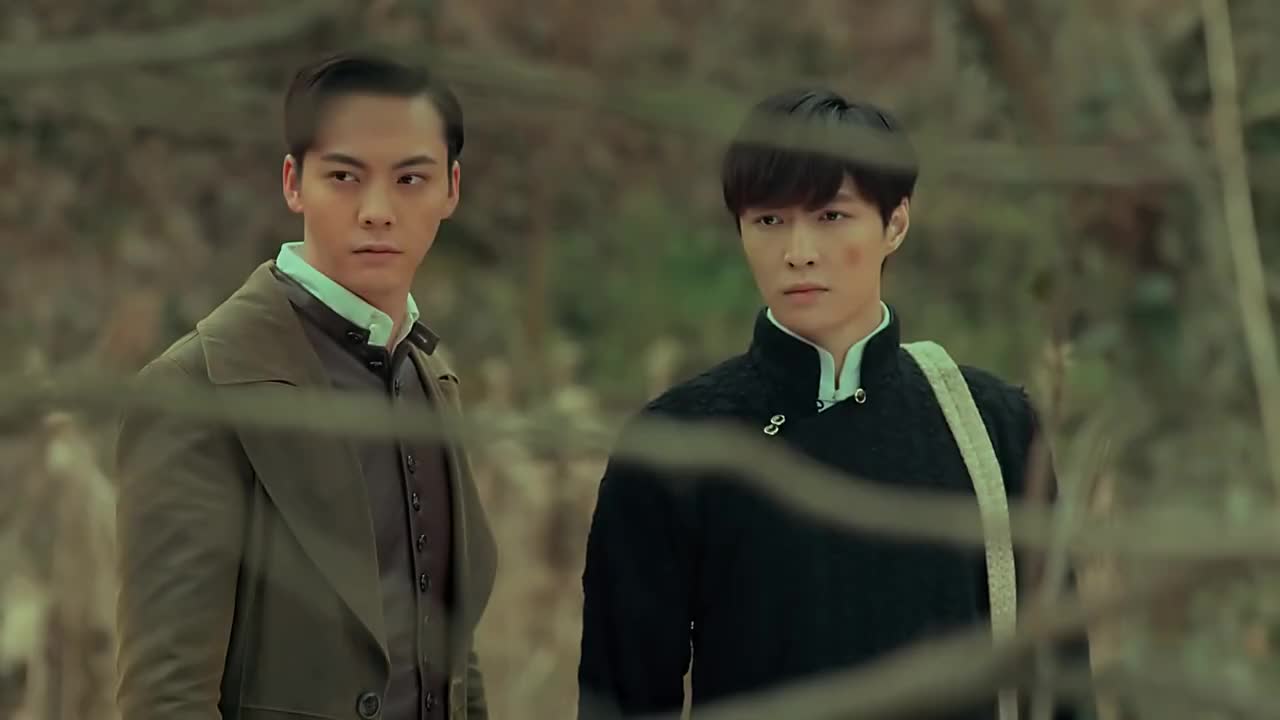 老九门陈皮追查到张启山等人不愿意与二月红交谈