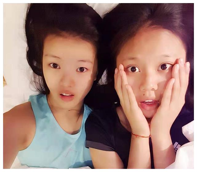 龚翔宇张常宁床上自拍素面朝天尽情嬉戏蓝色小背心吸睛