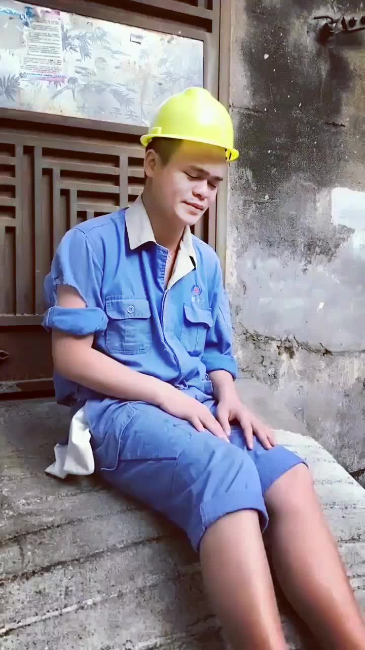 广西老表准备向苦追了三年的女神表白不料半路杀出个程咬金