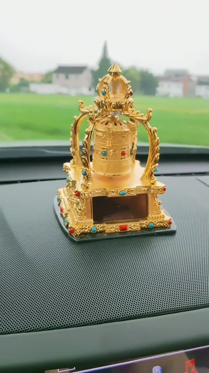 金碧辉煌的太阳能转经轮,放在车内美观上档次!