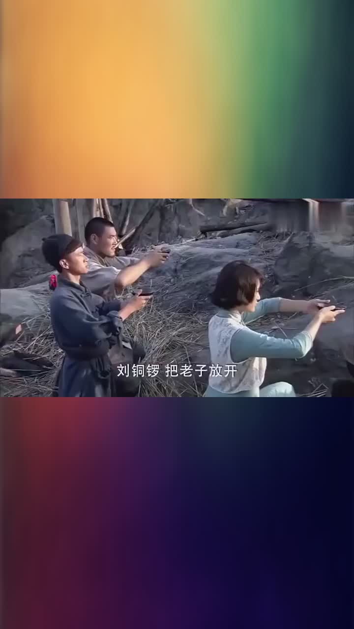 铁血红安壮士要为士兵报仇刚刚对人抬起刀官兵就赶到现场了