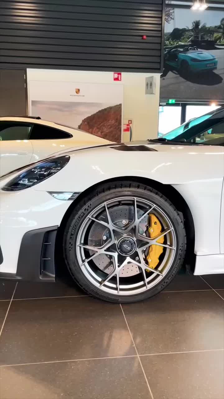 视频：2022 Porsche Cayman GT4 RS shorts