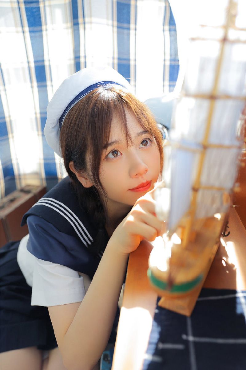 可爱萝莉美女海军制服写真