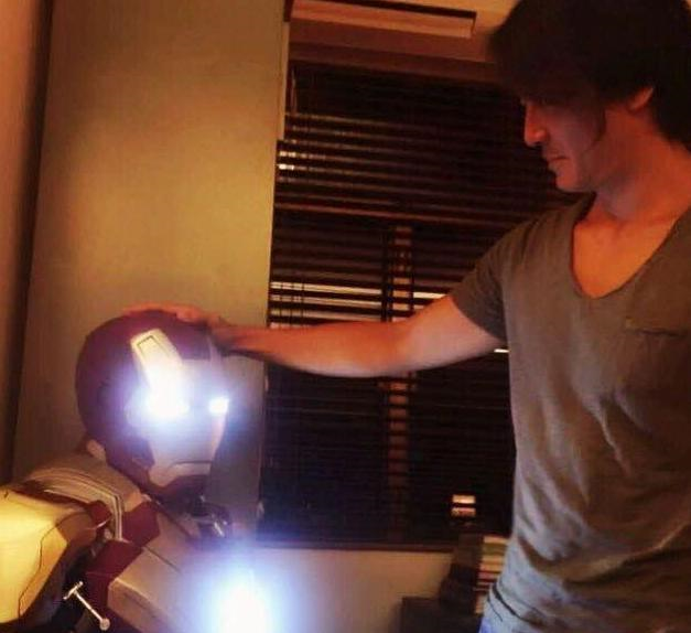 带你看看郑伊健住的豪宅，第一次见卧室这么装，看起来很过时休闲区蓝鸢梦想 - Www.slyday.coM