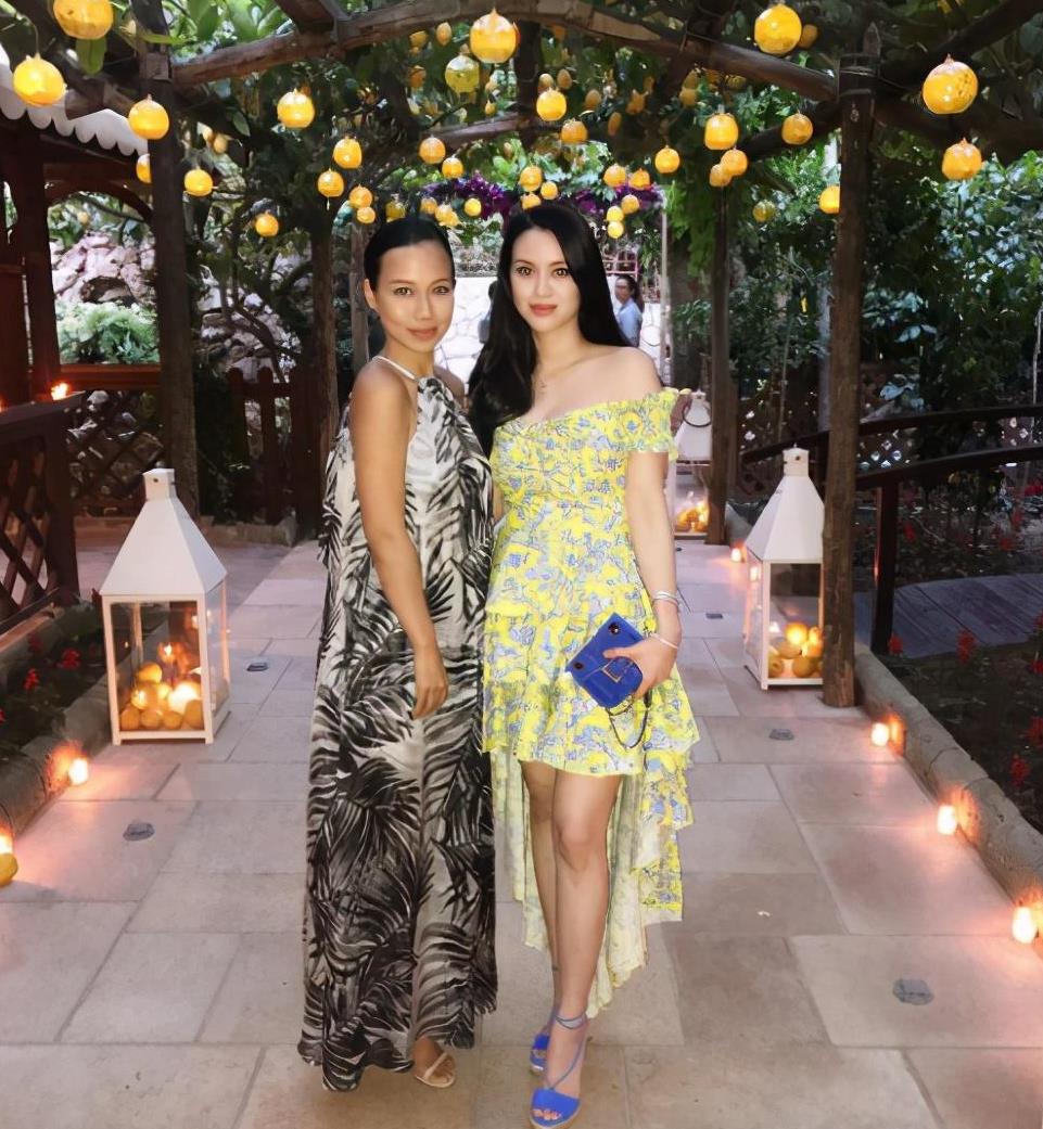 名媛林恬儿36岁庆生照!波浪卷发穿小香风裙,彰显豪门高级品味