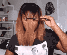 搞笑GIF图：当男人看到美女时，一切病都好了休闲区蓝鸢梦想 - Www.slyday.coM