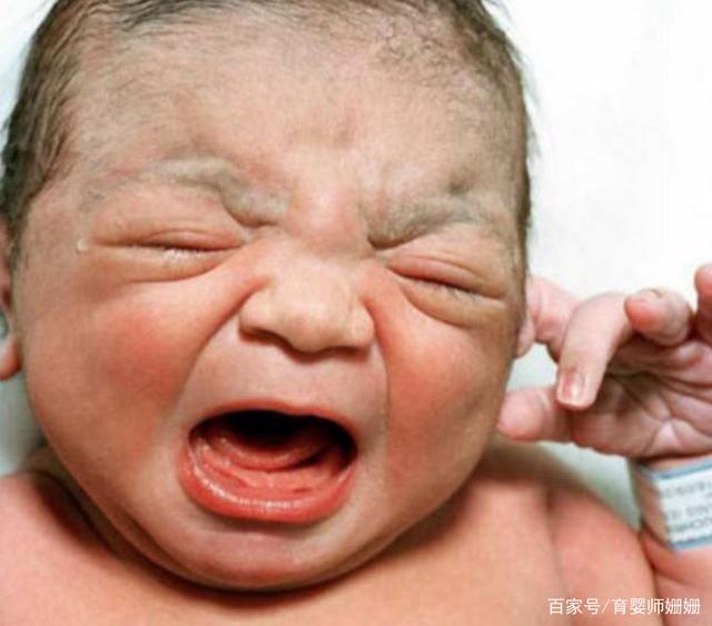 宝宝刚出生时有多丑?满月就能看到大变化,宝妈:幸亏当初没扔了休闲区蓝鸢梦想 - Www.slyday.coM 宝宝刚出生时有多丑?满月就能看到大变化,宝妈:幸亏当初没扔了休闲区蓝鸢梦想 - Www.slyday.coM