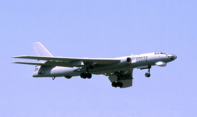 解放军轰-6系列轰炸机__财经头条