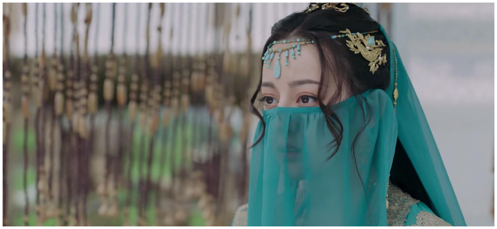 从照片中我们可以看出虽然李长歌只露出了半边脸,但