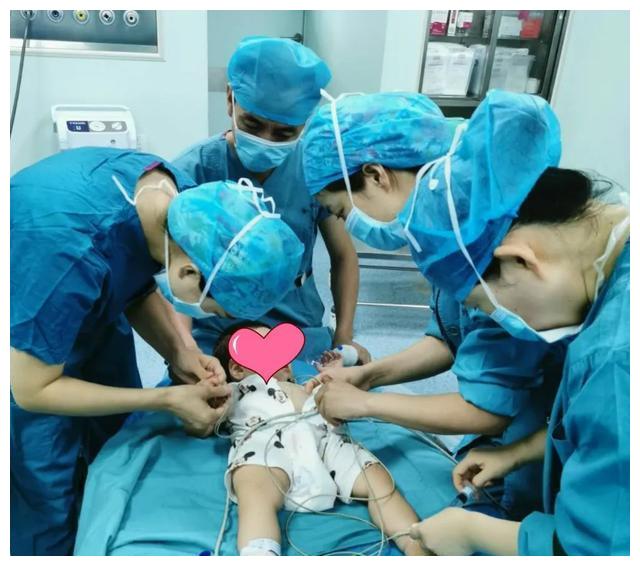 咸阳市第一人民医院成功完成十月龄宝宝先天性白内障手术