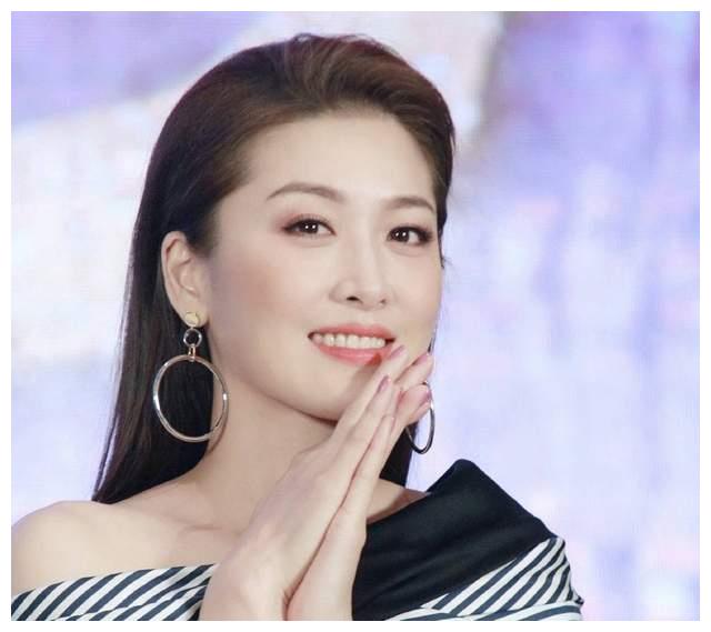 恭喜！周励淇迎来人生第一个母亲节，儿子将满一岁已经开始长牙休闲区蓝鸢梦想 - Www.slyday.coM