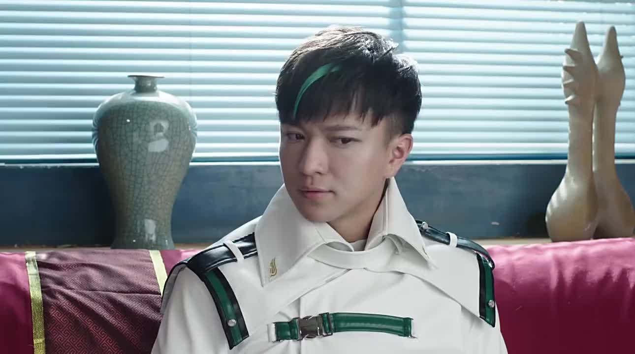 传奇英雄:所有英雄牌抢着休眠,传奇英雄刘沛学校跑圈!