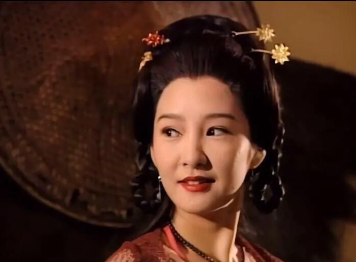 最美马夫人康敏雪梨56岁身材发福演技拿奖感动落泪