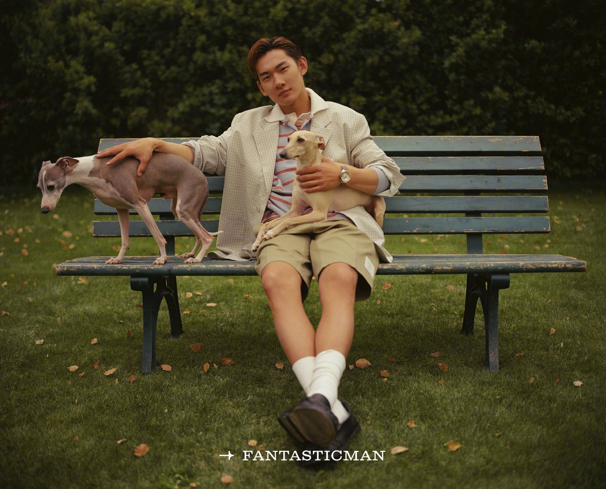 苏翊鸣佩戴卡地亚蓝气球系列腕表登上《Fantastic Man》四月刊