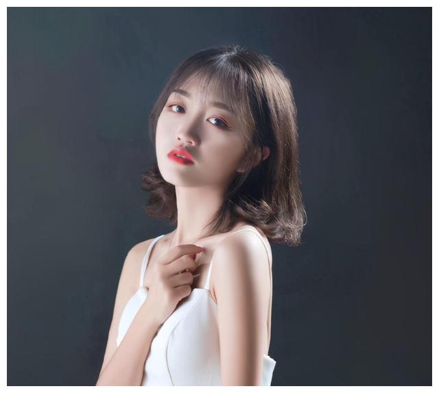 梁小友开始了直播带货,因为自身性格的吸引以及勤恳的工作态度打动了