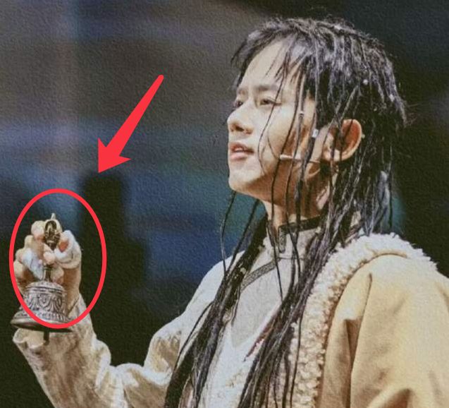 张杰演唱会受伤后，又带伤演出，谢娜携何炅黄磊现身台下为他捧场休闲区蓝鸢梦想 - Www.slyday.coM