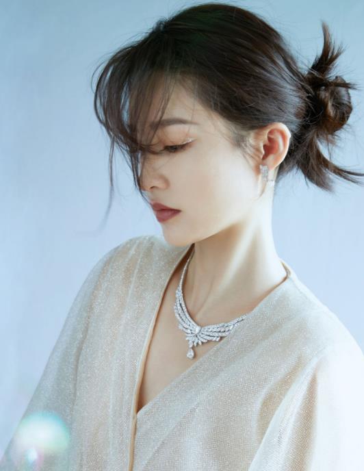 看腻了"港式"美艳?李沁的温婉可人风格让人眼前一亮,超好看