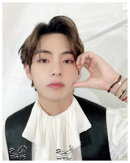 "脸蛋heart创始人"bts防弹少年团v(金泰亨)自拍达人