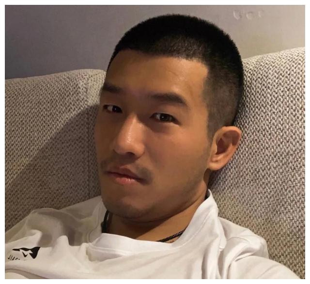 李现寸头照刷屏,果然男生留寸头才最帅比