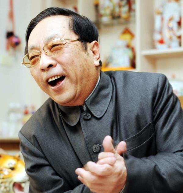 沈阳相声大师王平,50岁因过度疲劳猝死,蔡明赶去送行