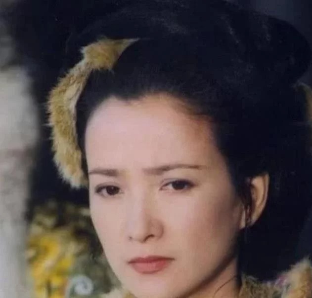 她是唯一演全四大名著的人,因长相美在车站被发掘,现在依然很美休闲区蓝鸢梦想 - Www.slyday.coM 她是唯一演全四大名著的人,因长相美在车站被发掘,现在依然很美休闲区蓝鸢梦想 - Www.slyday.coM