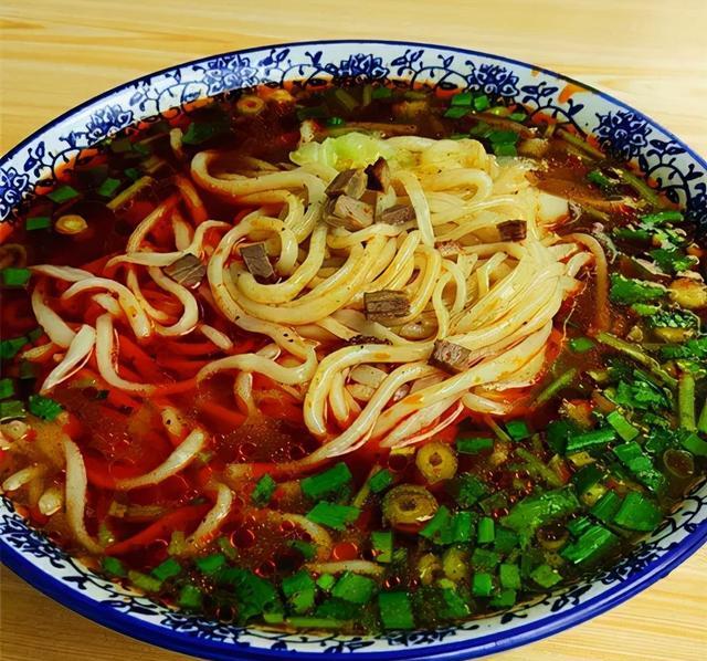 舌尖上的洛宁美食洛宁扯面