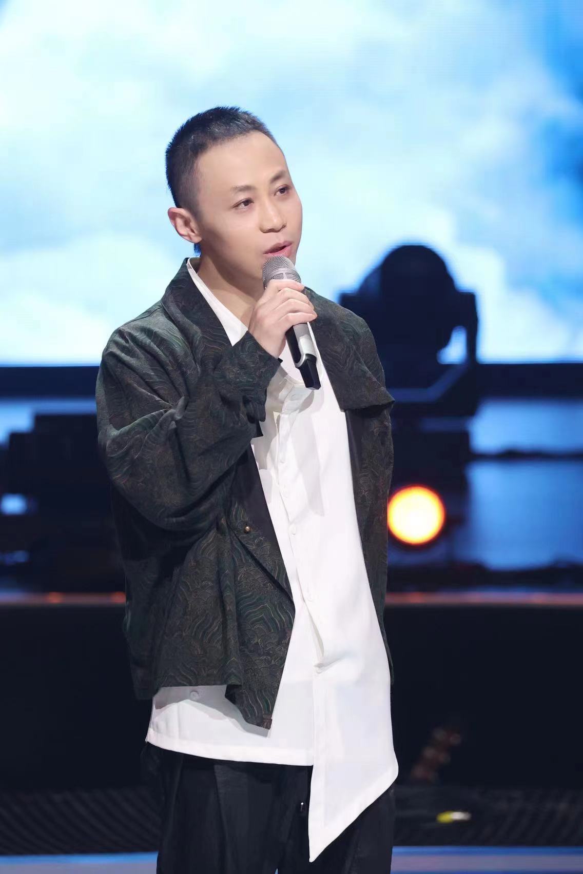 《天赐的声音》戴荃演绎经典《一生所爱》勾勒岁月经典新唱的余韵