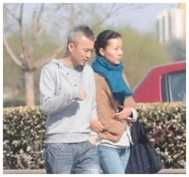 "央视最帅"主持人亚宁,被传"绯闻"后离职,50岁身价百亿