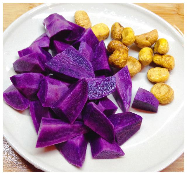 香喷喷的板栗土豆烧排骨,放弃减肥也要吃的美食