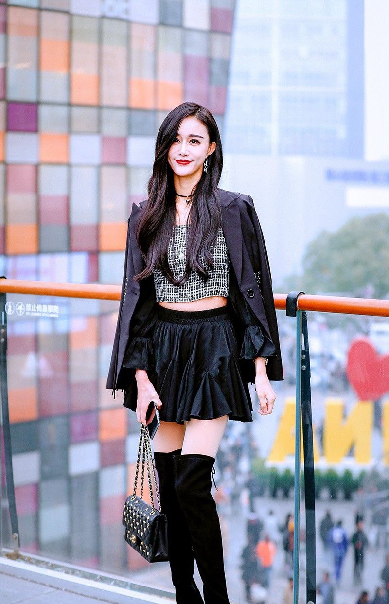 时尚穿搭会令人心情愉悦,漂亮的服装会彰显女人的魅力!