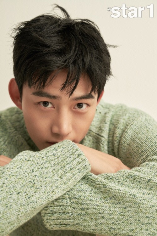 2pm成员玉泽演最新杂志写真手臂线条优越