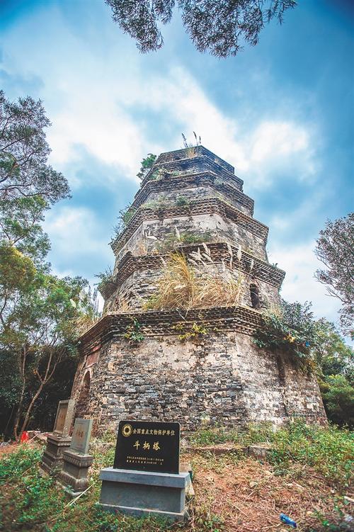 造型端庄稳重,雍容大方,气势雄伟壮观,海南省文昌斗柄塔_高清图集