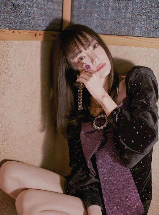 李小璐真会穿一袭波点裙显瘦又减龄穿得比女团还女团