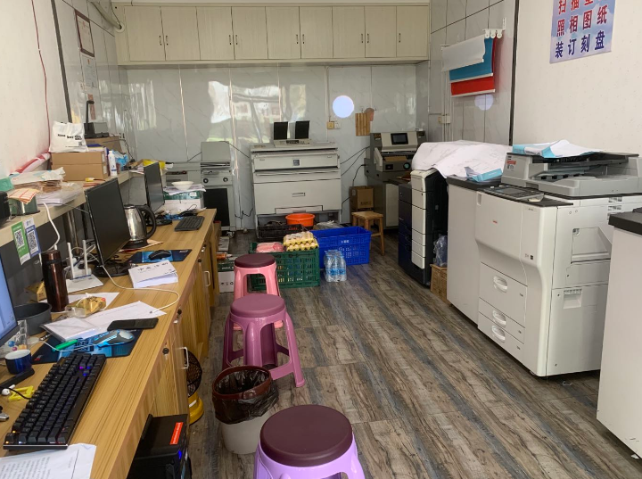 075元惹祸高校内打印店因学生欠费印照片公示被学校解除合约