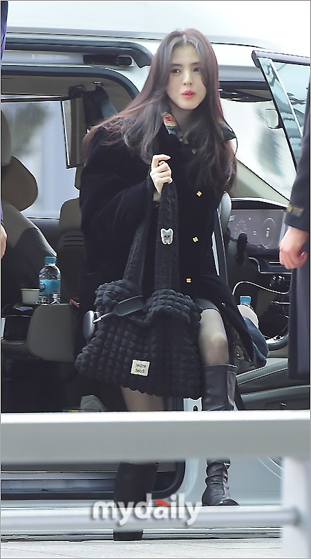 韩国女艺人韩韶禧仁川机场启程飞往伦敦