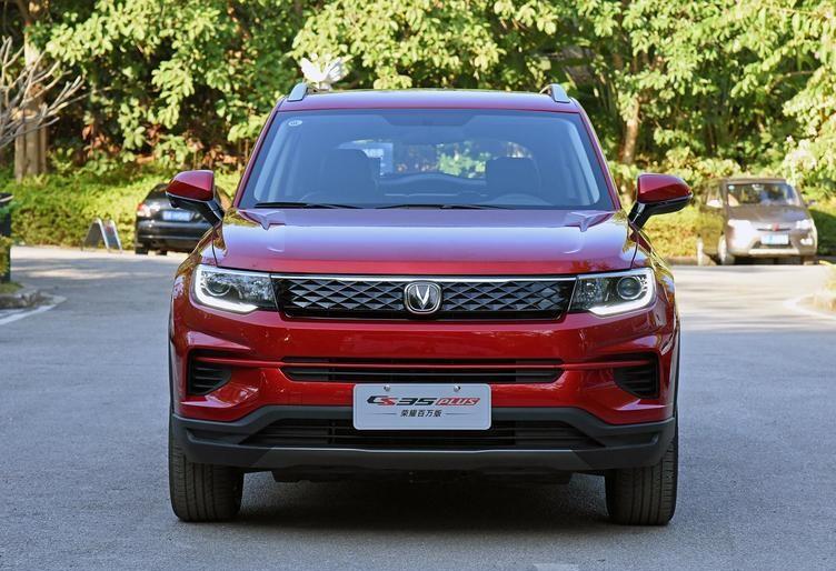 10万级别的suv车型,首要看重的就是颜值.