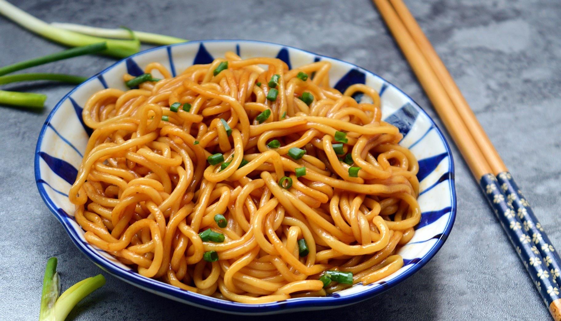 比方便面还简单的葱油拌面10分钟做好味道浓郁满足你的味蕾