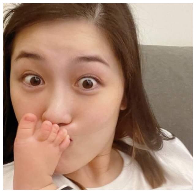 恭喜！周励淇迎来人生第一个母亲节，儿子将满一岁已经开始长牙休闲区蓝鸢梦想 - Www.slyday.coM