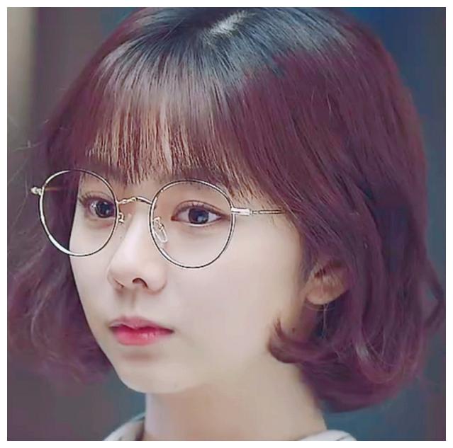 三兄妹戴眼镜,张新成贵族,谭松韵俏皮,看到宋威龙的笑出声了