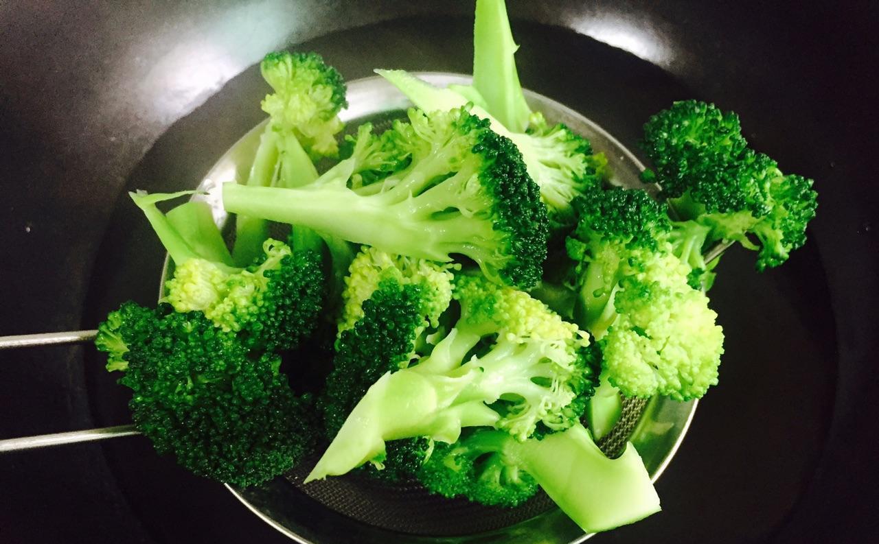 丰富西兰花和白玉菇这两种食材都是比较常见,无论是吃火锅还是清炒,这