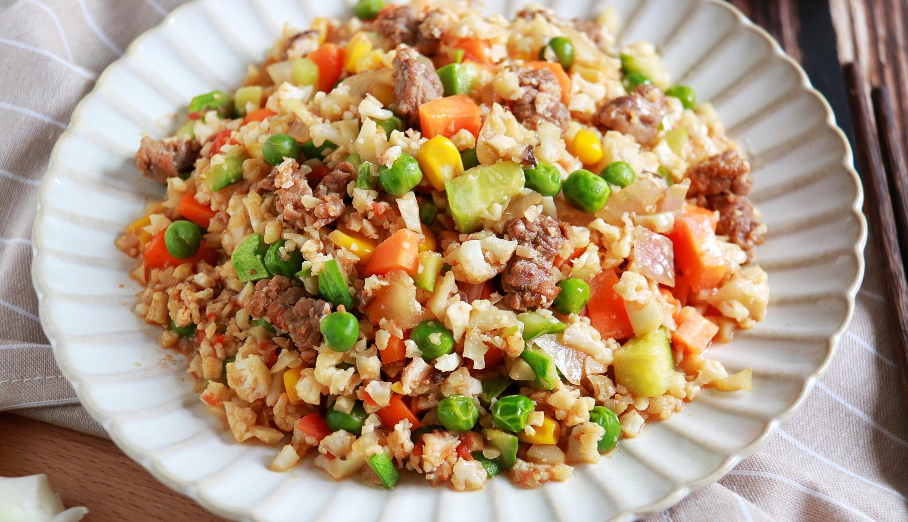 青豆和玉米粒要用热水焯一下才能用切记炒牛肉的时候,一定要炒到变色