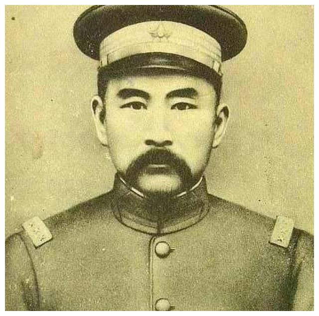 张勋只有4300人,为何能拥立溥仪复辟?专家:你看段祺瑞干了啥__财经头条