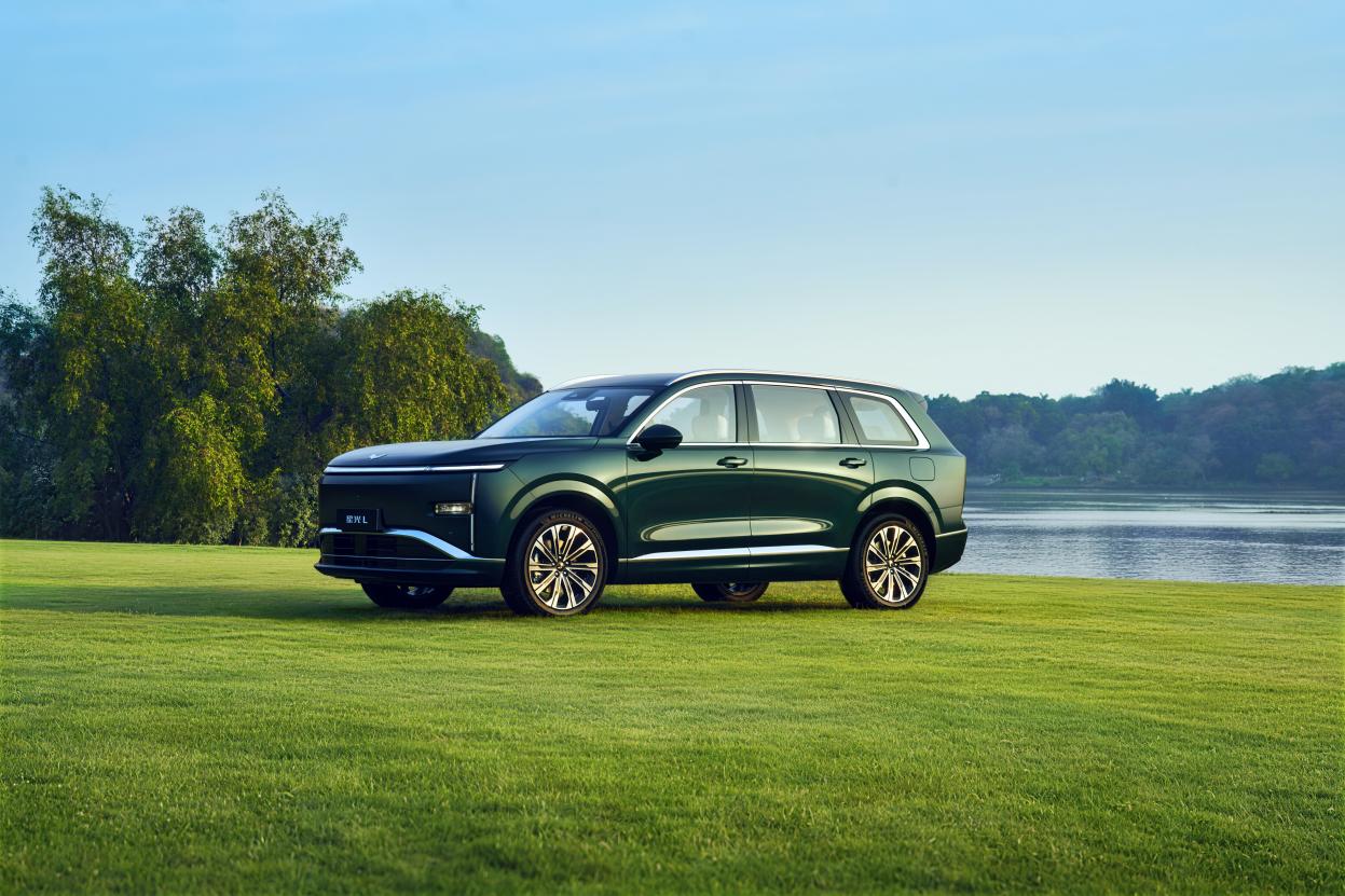 五菱星光L把六座战火烧到客厅中国家庭这次终于能体面出行了