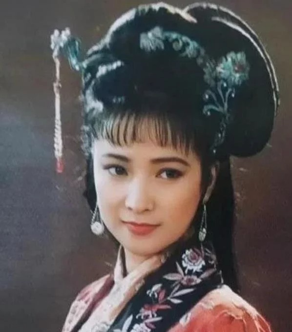 她是唯一演全四大名著的人,因长相美在车站被发掘,现在依然很美休闲区蓝鸢梦想 - Www.slyday.coM 她是唯一演全四大名著的人,因长相美在车站被发掘,现在依然很美休闲区蓝鸢梦想 - Www.slyday.coM