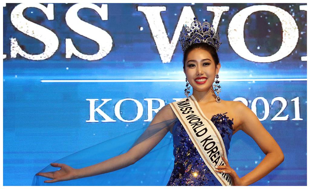 众佳丽齐争艳！23岁模特金智秀夺<a href=