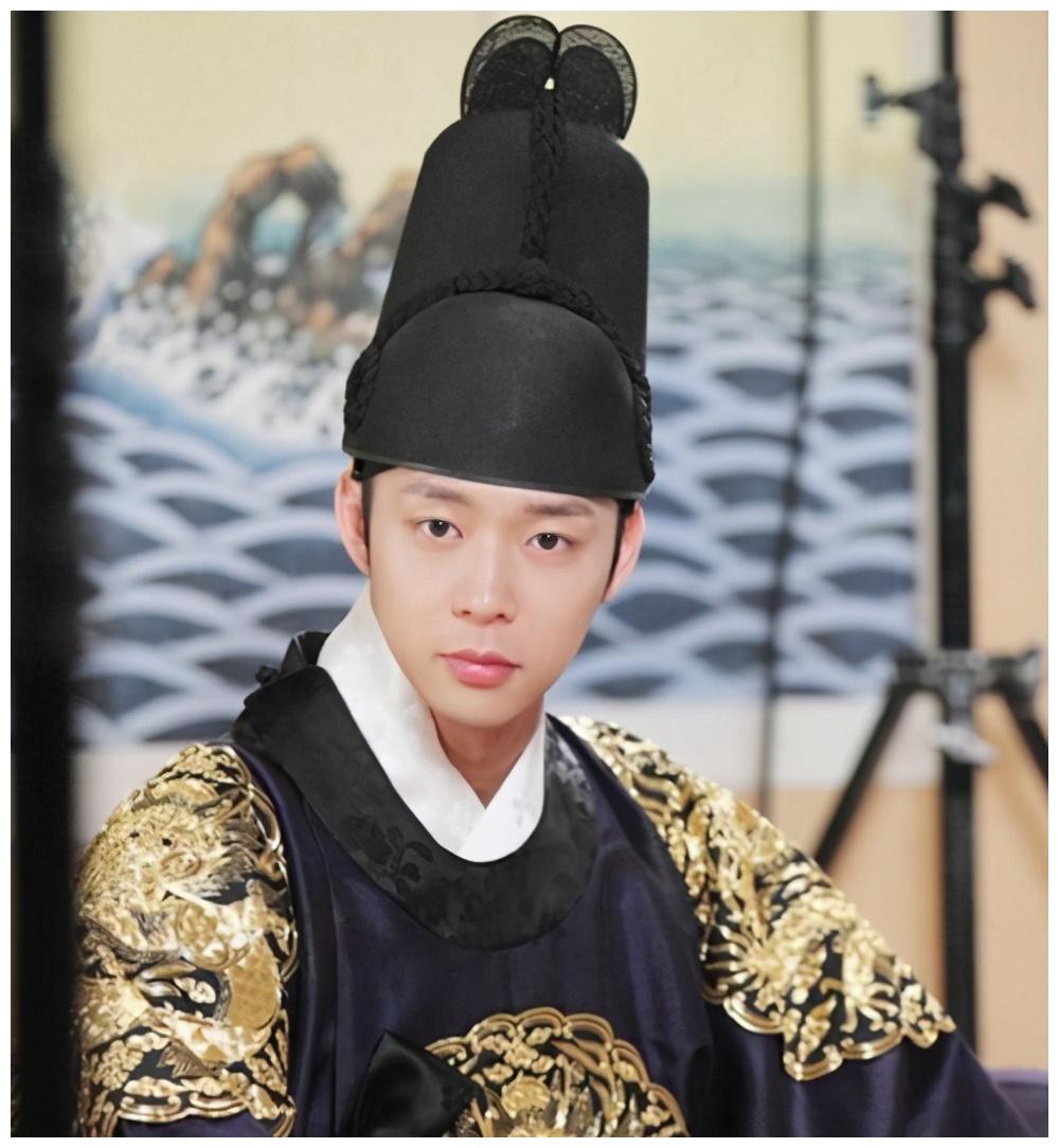 韩网评选最适合韩服男演员,李准基,刘亚仁均上榜,第一名却是他