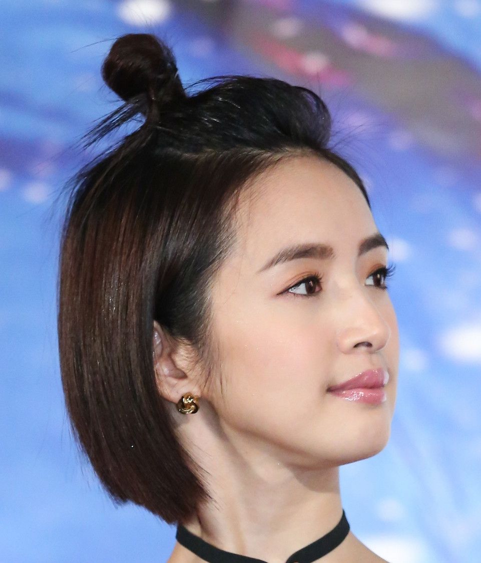 活泼少女林依晨,颜值高,首饰服装搭配也好看,造型多变超可爱